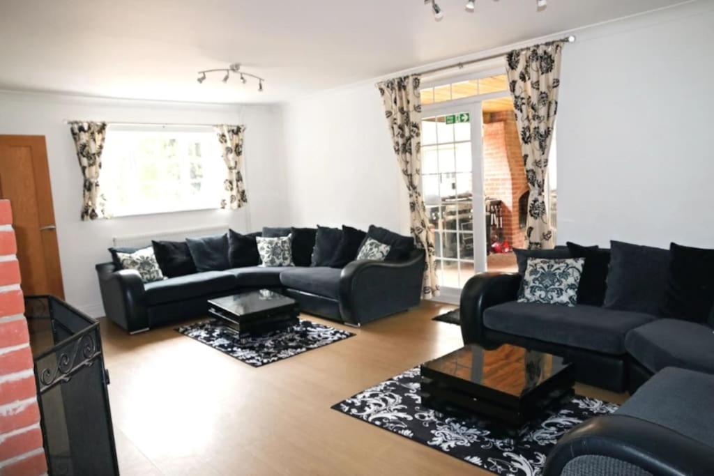 Hen & Stag Retreat Weekend Stay Sleeps 10 To 30 Thetford Εξωτερικό φωτογραφία