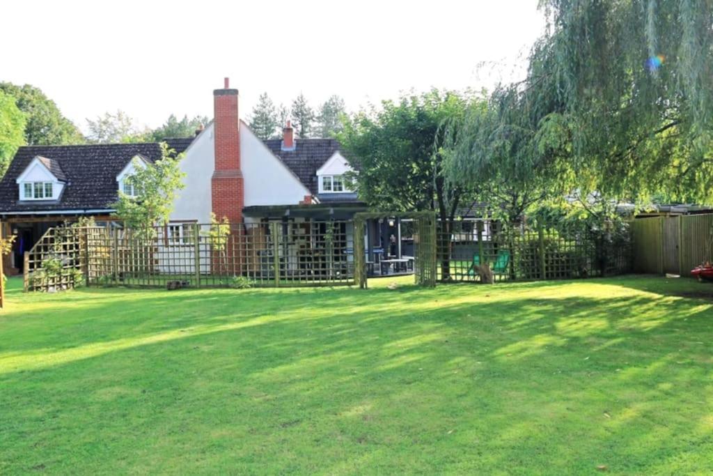 Hen & Stag Retreat Weekend Stay Sleeps 10 To 30 Thetford Εξωτερικό φωτογραφία